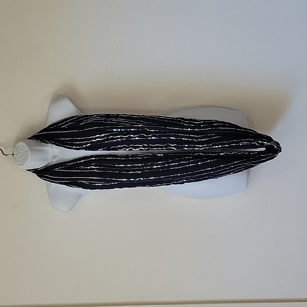 GUC old navy light weight semi sheer navy infinity scarf with silver seq…